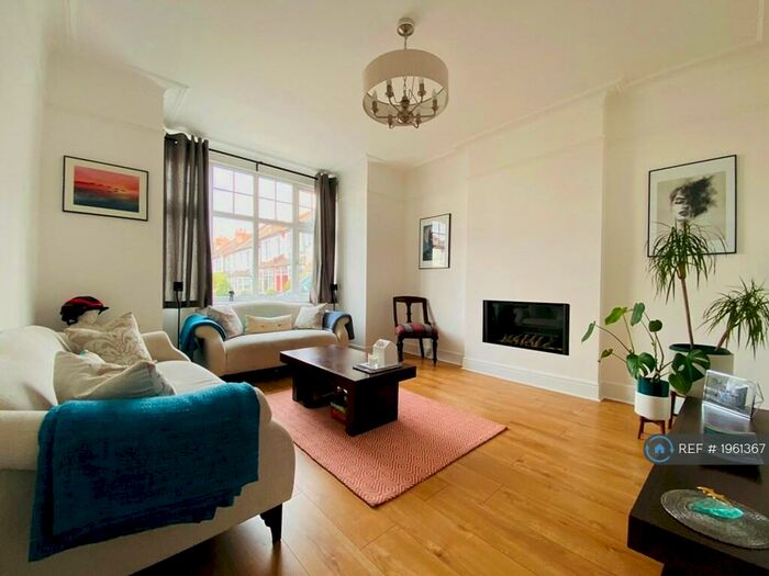 2 Bedroom End Of Terrace House To Rent In Gilbert Road, Bromley, BR1