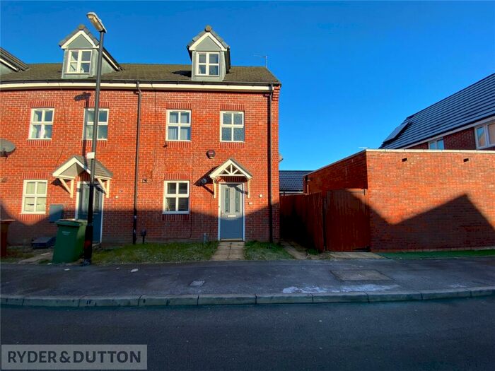 3 Bedroom Town House To Rent In Mona Road, Chadderton, Oldham, Greater Manchester, OL9