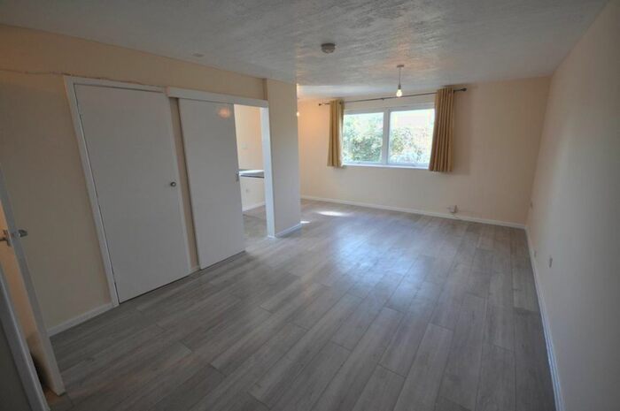 Studio To Rent In Dearne Walk, Bedford, MK41