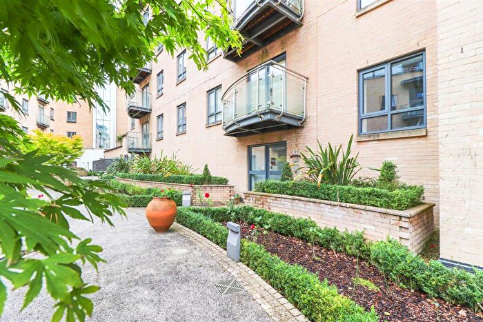 1 Bedroom Flat To Rent In Trinity Gate, Epsom Road, Guildford, GU1
