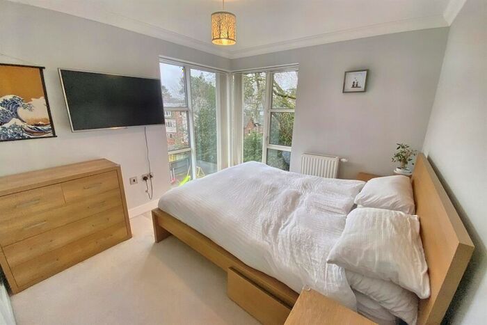 2 Bedroom Flat For Sale In Ferndown, BH22