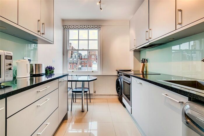 2 Bedroom Flat To Rent In Reeves Mews, Mayfair, London, W1K