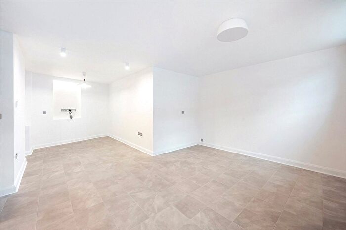 2 Bedroom Flat To Rent In St. Cyprians Street, Wandsworth, London, SW17
