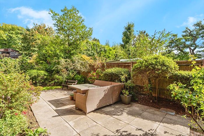 1 Bedroom Flat For Sale In Headley Road, Grayshott, Hindhead, Hampshire, GU26