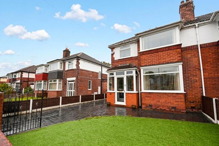 3 Bedroom Semi-Detached House For Sale In Gore Avenue, Salford, M5