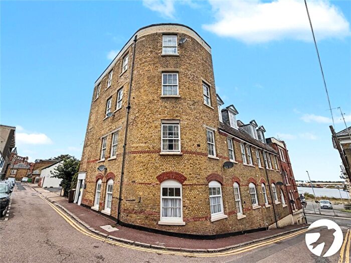 1 Bedroom Flat For Sale In High Street, Chatham, Kent, ME4