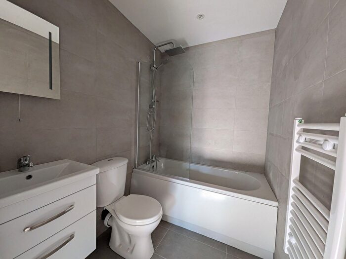 1 Bedroom Flat To Rent In London Road, Redhill, Redhill, RH1