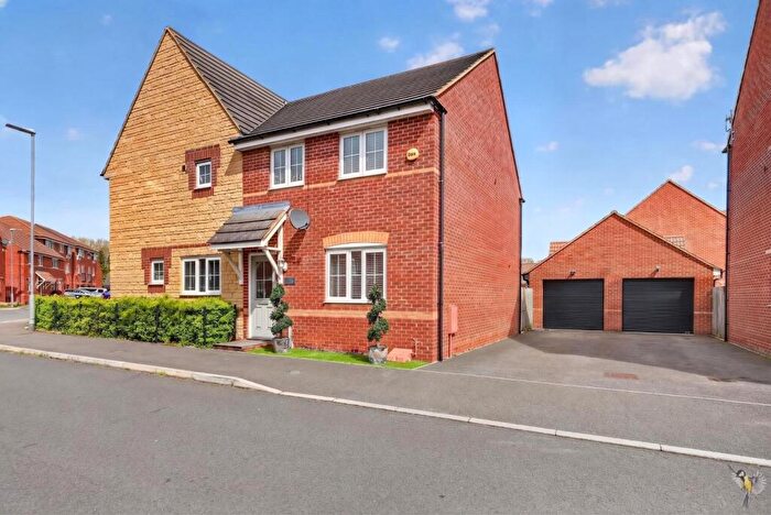 3 Bedroom Semi-Detached House For Sale In Greycing Street, St. Andrews Ridge, Swindon, SN25