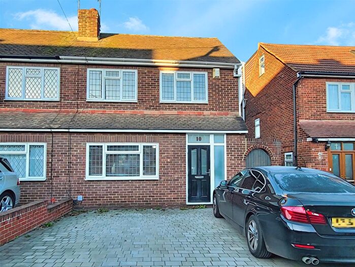 2 Bedroom Semi Detached House For Sale In Osney Way, Gravesend, DA12