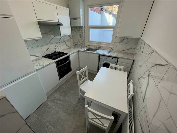 2 Bedroom Apartment To Rent In Mackenzie Road, London, N7