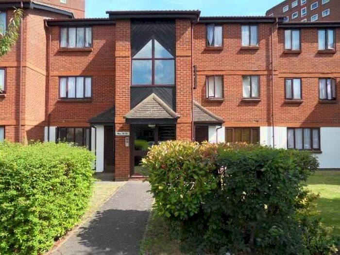 1 Bedroom Flat To Rent In Gade Close, Hayes, Middlesex, UB3