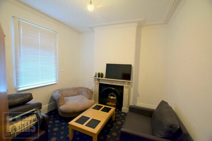 4 Bedroom Terraced House To Rent In Chesterfield Road, Sheffield, S8