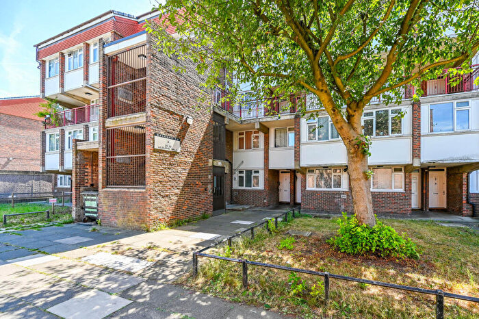 2 Bedroom Maisonette For Sale In Lilburne Walk, Wembley, London, NW10