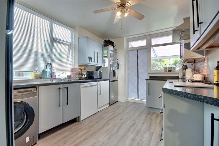 2 Bedroom Semi-detached Bungalow For Sale In Privett Road, Waterlooville, PO7