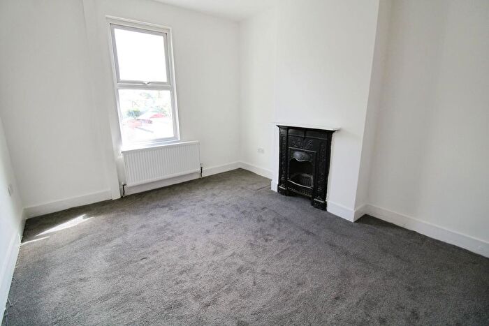 2 Bedroom End Of Terrace House To Rent In Long Lane, Bexleyheath, DA7