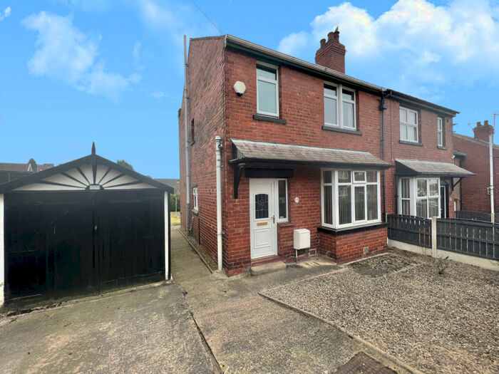 3 Bedroom Semi-Detached House To Rent In Tatefield Grove, Kippax, LS25