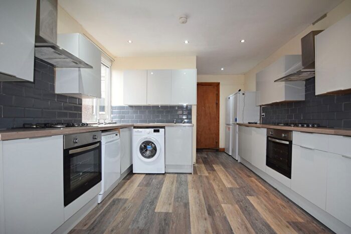 8 Bedroom Terraced House To Rent In Harriet Street, Cathays, CF24
