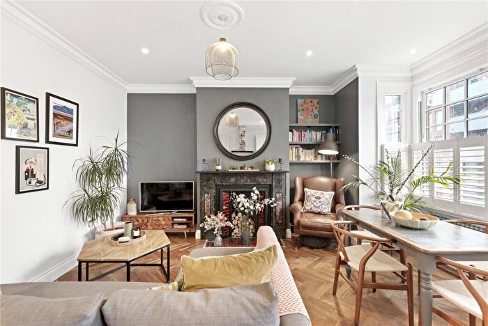 3 Bedroom Flat For Sale In Warwick Terrace, Walthamstow, London, E17