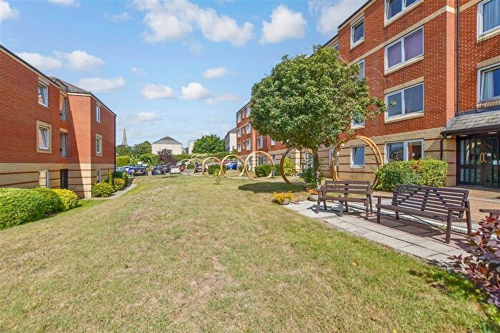 2 Bedroom Flat For Sale In Queen Anne Road, Maidstone, Kent, ME14