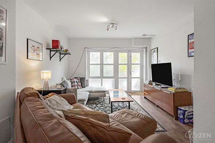 4 Bedroom House To Rent In Alphabet Square, Bow, E3