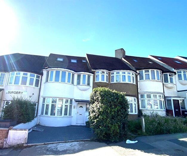 5 Bedroom Semi-Detached House To Rent In Wakemans Hill Avenue, London, NW9