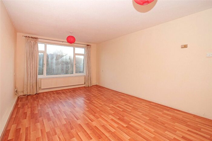 1 Bedroom Flat To Rent In Otley Road, Charlestown, Shipley, West Yorkshire, BD17