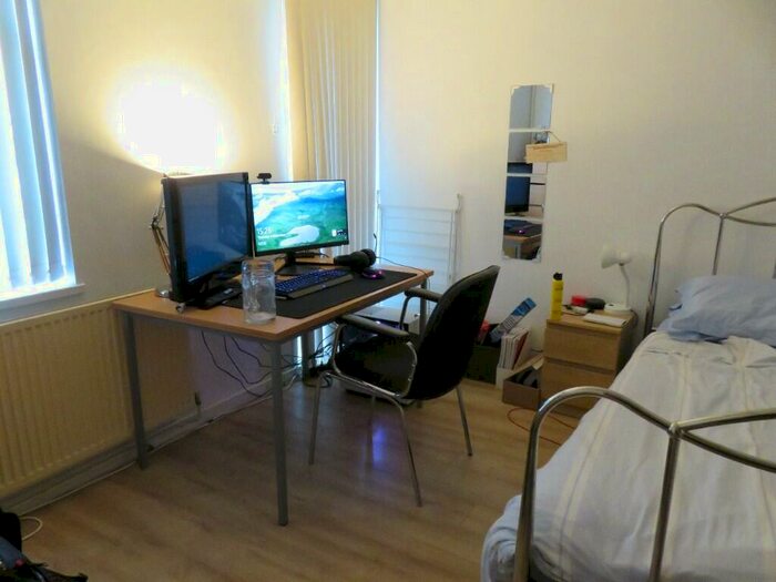 5 Bedroom Semi-Detached House To Rent In Willoughby Street, Nottingham, Nottinghamshire, NG7