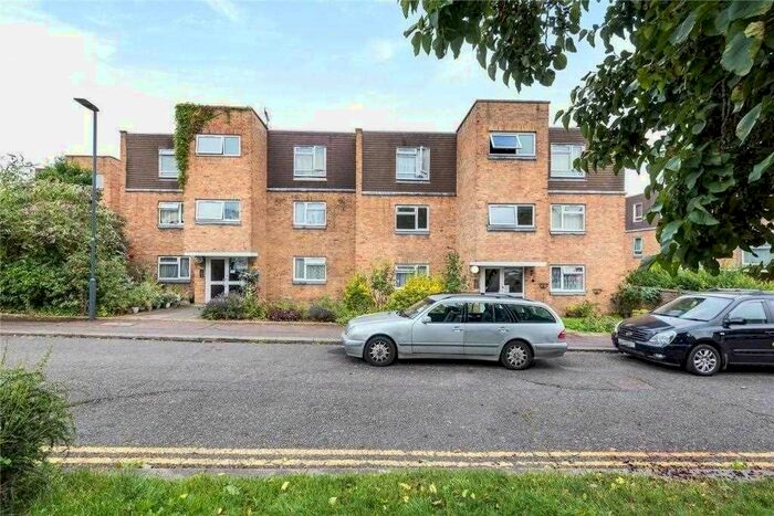2 Bedroom Flat To Rent In Elizabeth Gardens, Stanmore, London, HA7