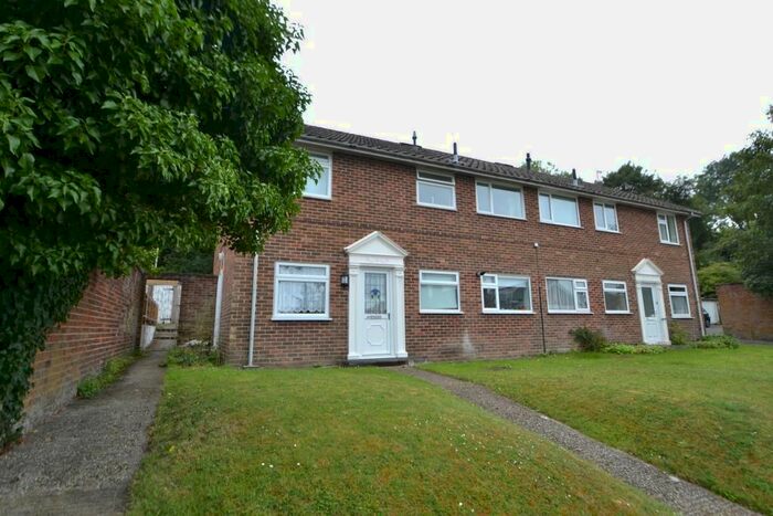 2 Bedroom Flat To Rent In Neville Close, Andover, SP10