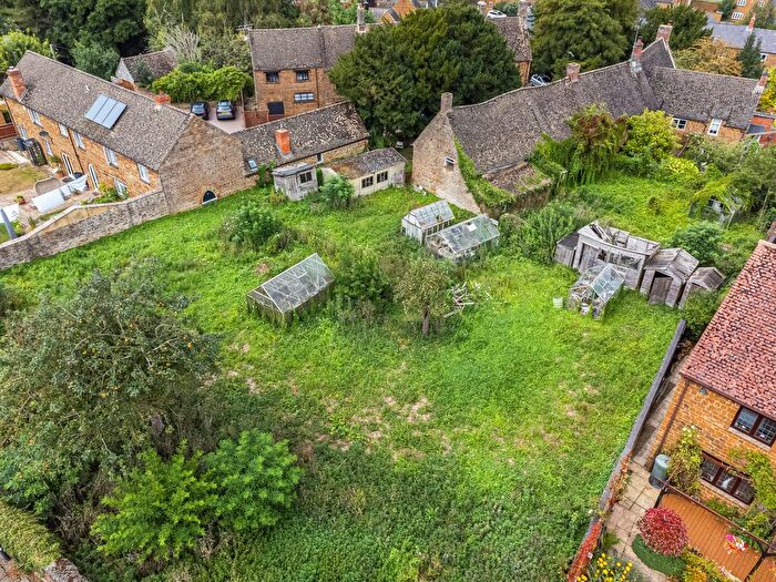 3 Bedroom Detached House For Sale In East End Lane, Adderbury, OX17