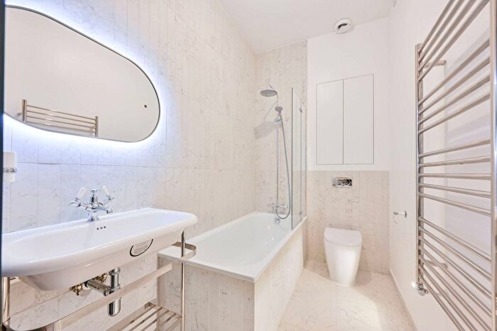 2 Bedroom Flat To Rent In Blenheim Gardens, Willesden Green, London, NW2