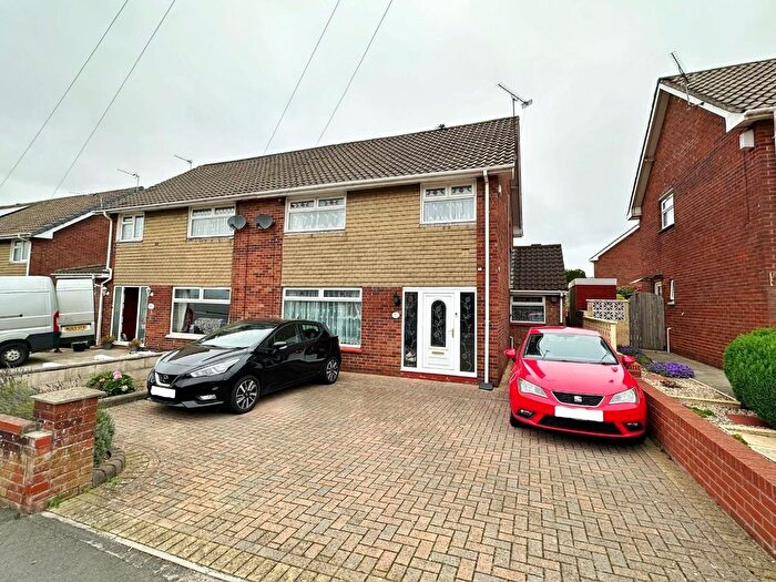 3 Bedroom Semi-detached House For Sale In Two Mile Hill Road, St. George, Bristol, BS15