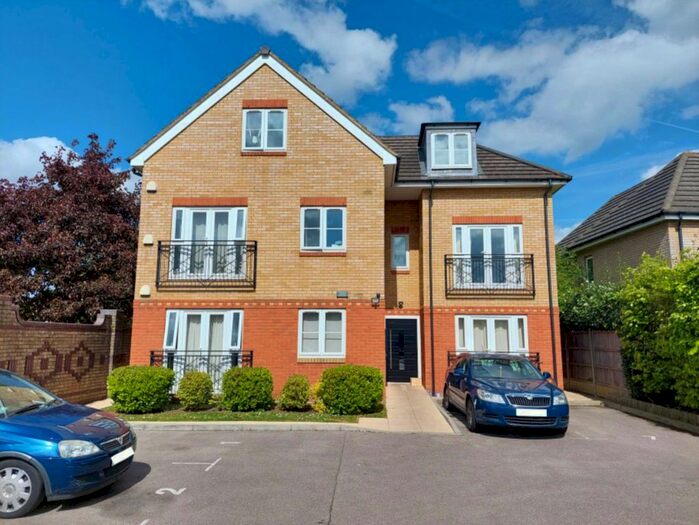 2 Bedroom Flat To Rent In Longfield House, Hatfield, AL10