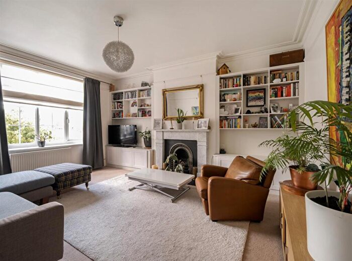 2 Bedroom Flat For Sale In Chatsworth Road, London, NW2