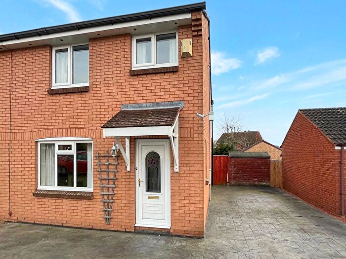 3 Bedroom Semi Detached House For Sale In St James Drive, Northallerton, North Yorkshire, England, DL7