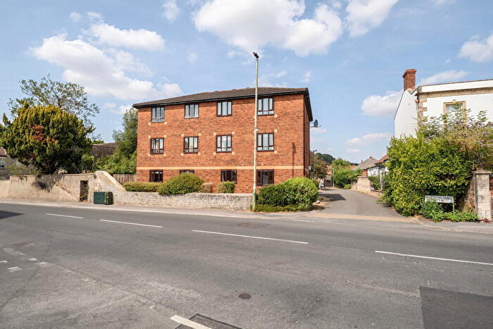 2 Bedroom Flat For Sale In Buttons Yard, Warminster, BA12