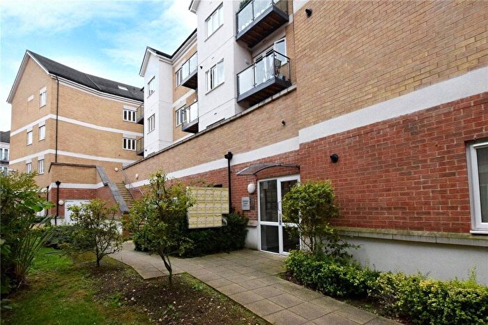 3 Bedroom Flat For Sale In Ley Farm Close, Watford, WD25