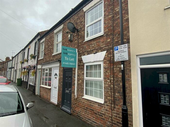 2 Bedroom Cottage To Rent In Hailgate, Howden, DN14