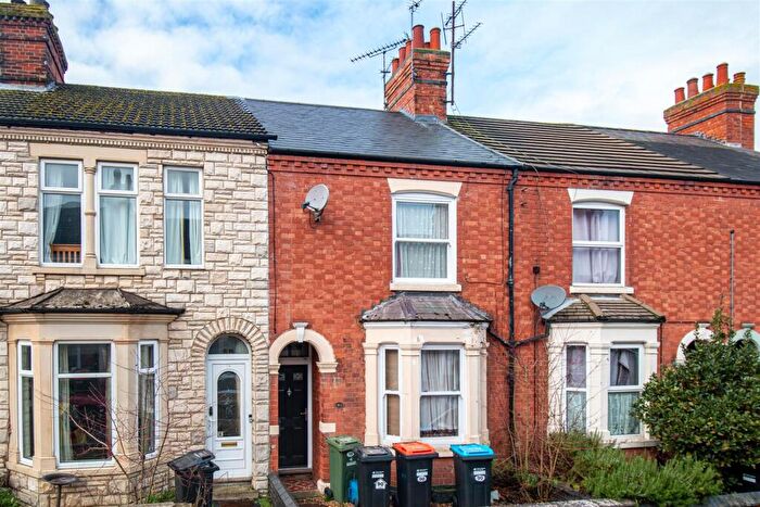 1 Bedroom Apartment To Rent In Windsor Street, Wolverton, MK12