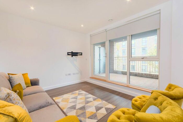 2 Bedroom Flat To Rent In Bollo Bridge Road, Acton, London, W3