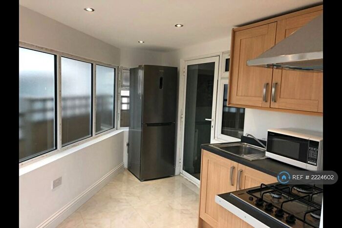 1 Bedroom Flat To Rent In Ashurst Drive, Gants Hill, IG6