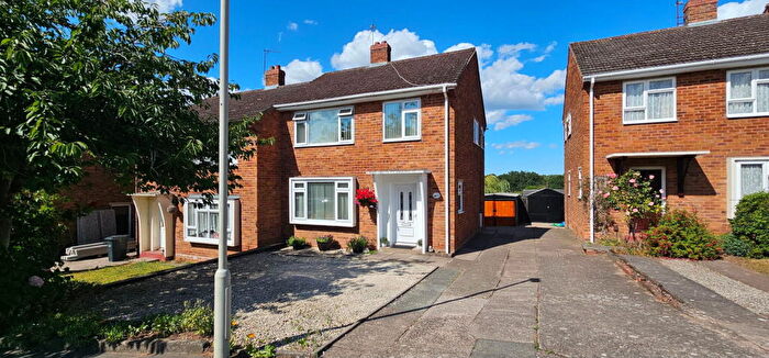3 Bedroom Semi-Detached House For Sale In Kingsway, Wollaston, Stourbridge, DY8
