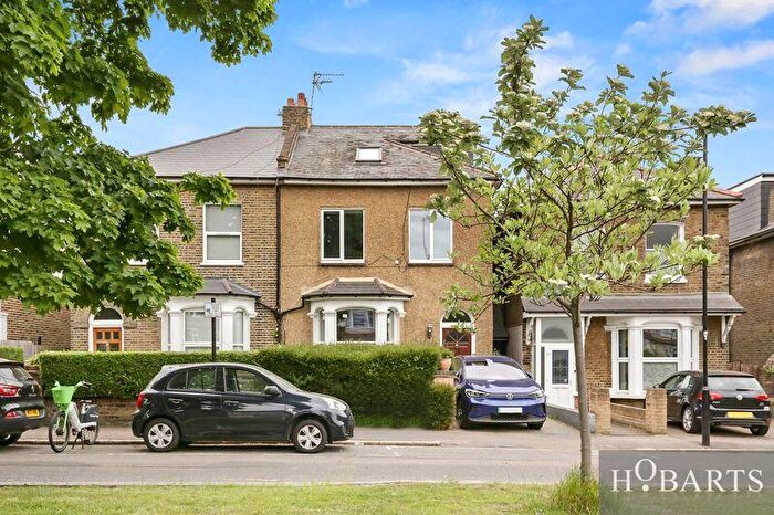 2 Bedroom Maisonette For Sale In Trinity Road, Bowes Park, London, N22