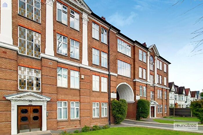 3 Bedroom Apartment For Sale In Eagle Lodge, Golders Green, NW11
