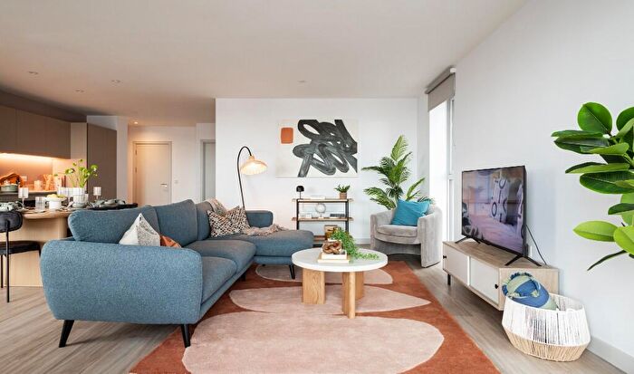 3 Bedroom Apartment To Rent In Dockside, Edinburgh, EH6