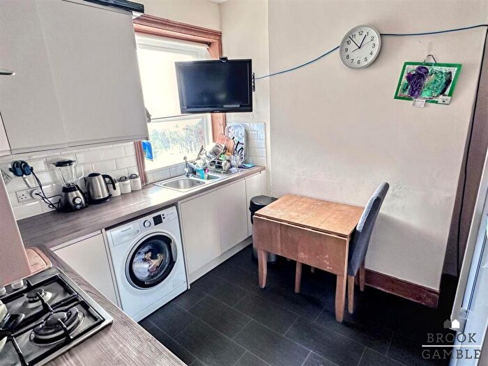 2 Bedroom Flat For Sale In Gore Park Road, Eastbourne, BN21