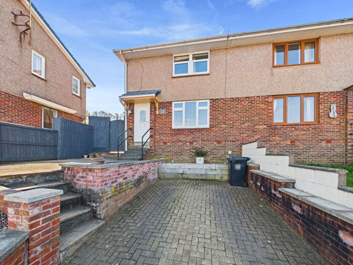 3 Bedroom Semi-Detached House For Sale In Highfield Road, Ruardean, GL17