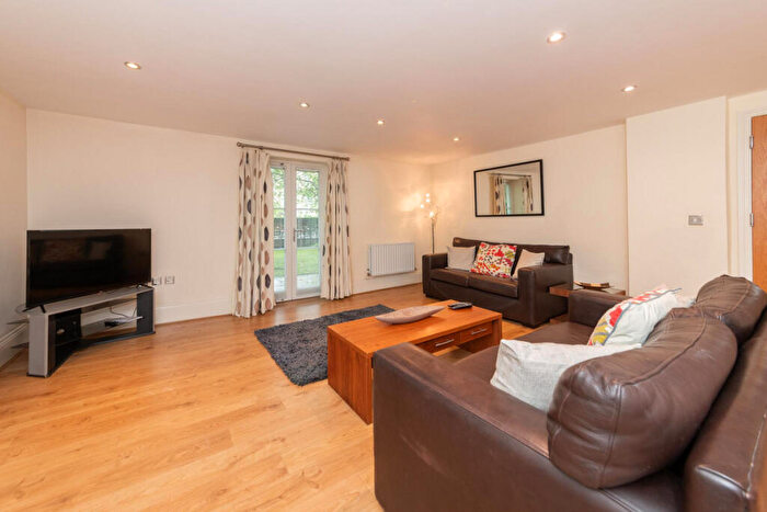 3 Bedroom Flat To Rent In Kings Road, Reading, RG1
