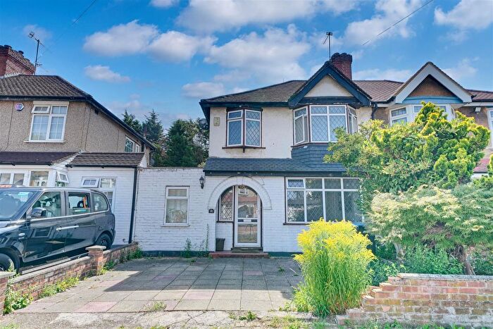4 Bedroom Semi-Detached House For Sale In Woodgrange Avenue, Enfield, EN1