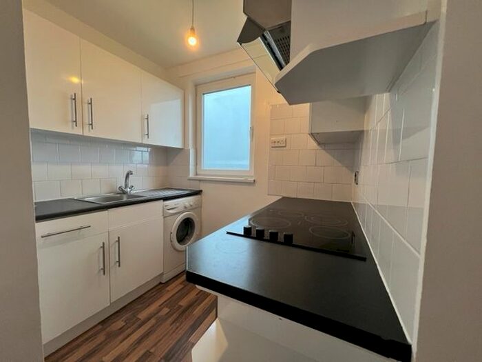 Studio To Rent In Porchester Mead, Beckenham BR3